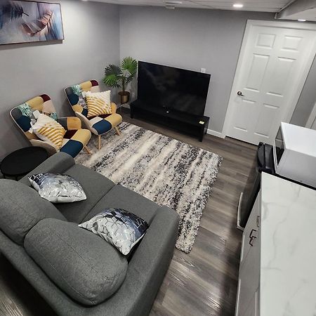 Entire Basement Suite With Private Entrance Winnipeg Exterior foto