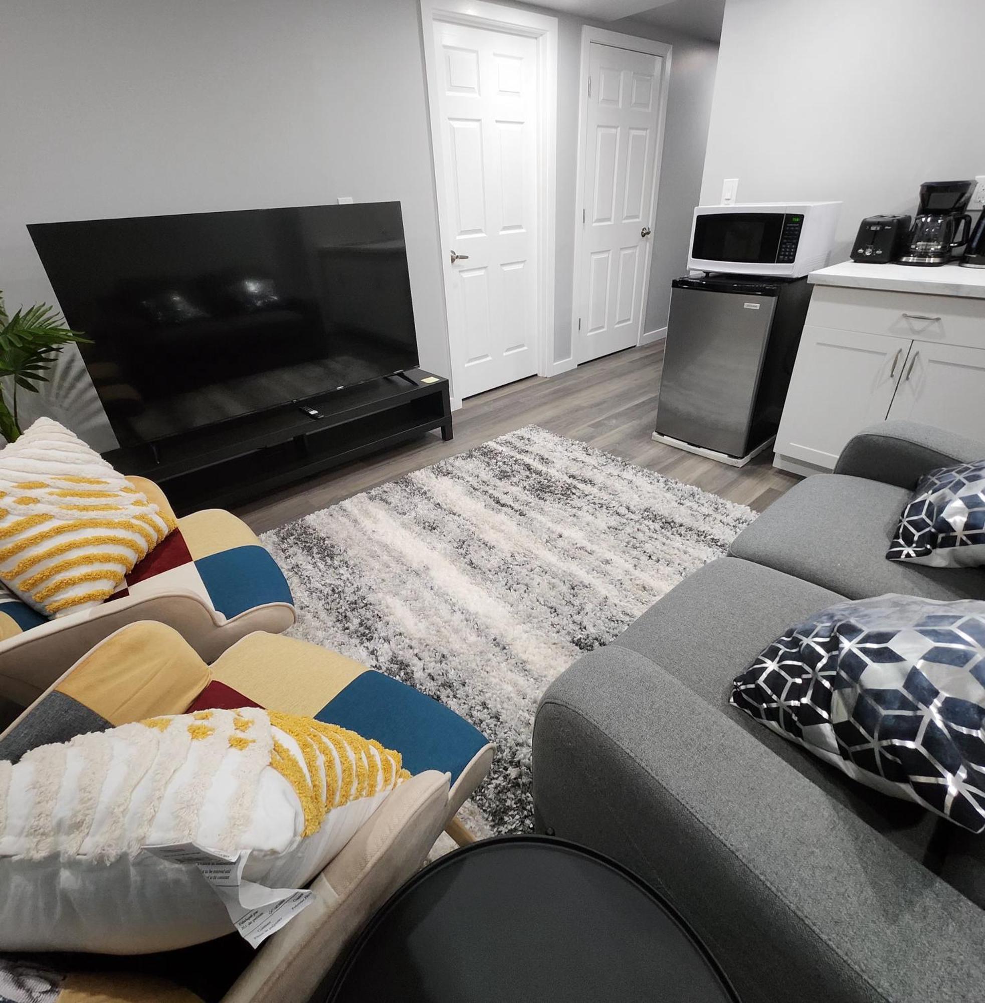 Entire Basement Suite With Private Entrance Winnipeg Exterior foto